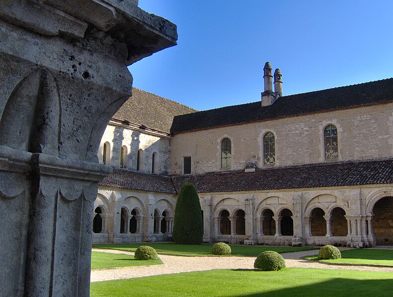 File:Cloister, Fontenay Abbey, Marmagne, France.JPG