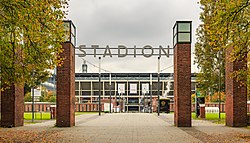 Entrada al estadio, luego al campo, hoy RheinEnergieStadion