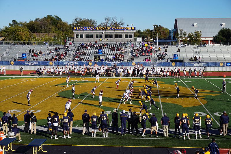 File:Colorado Mesa vs. Texas A&M–Commerce football 2016 10 (A&M–Commerce on offense).jpg