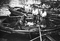 Concarneau : on retire les sardines des filets (1913).