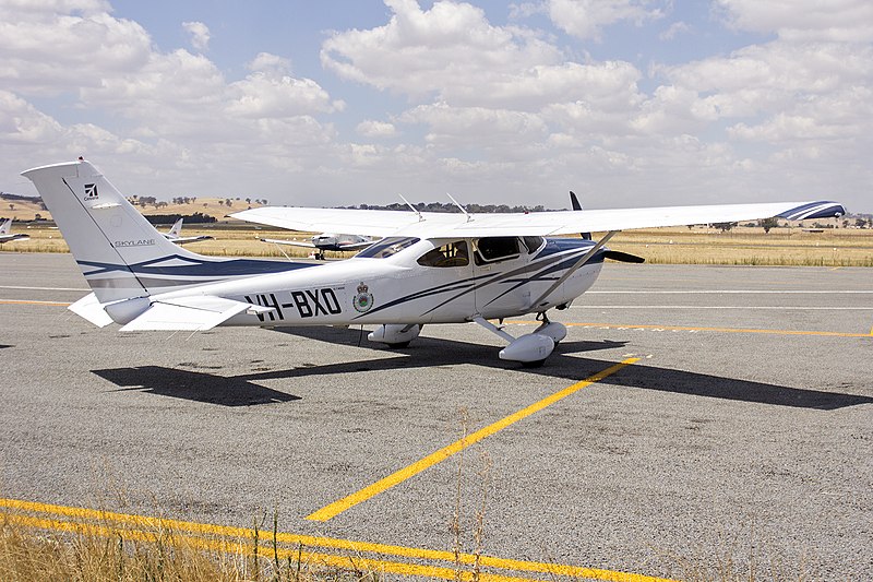 File:Curtis Aviation (VH-BXO) Cessna 182T Skylane at Wagga Wagga Airport (1).jpg