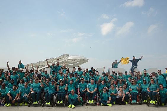 Brazil group photo near the port. Deutsch: ↑Gruppenfoto↑ der Brasilianischen Delegation bei den Rio-2016-Paralympics. (August)