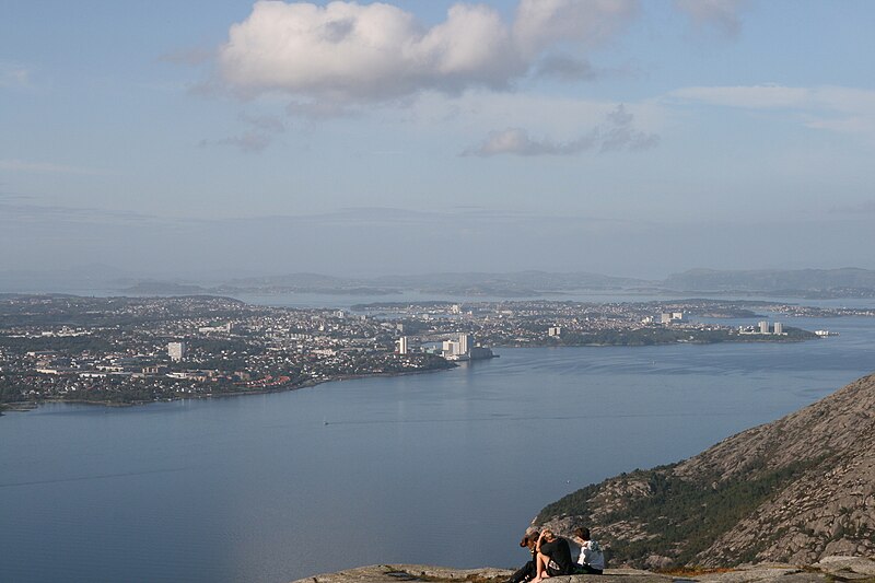 File:Dalsnuten Utsikt mot Stavanger.jpg