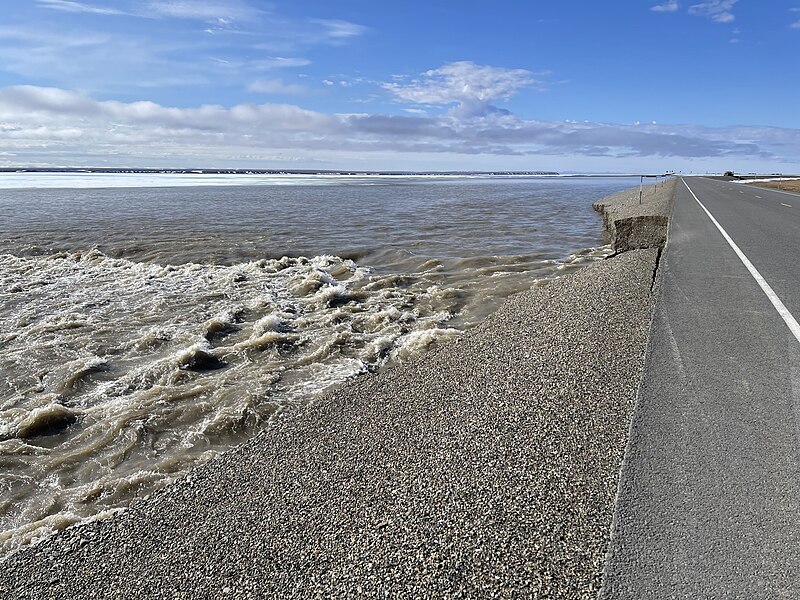 File:Dalton Highway MP 403.5 Washout - 52964922438.jpg