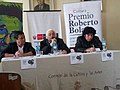 Daniel Rojas Pachas Premio Roberto Bolaño junto al escritor peruano Oswaldo Reynoso