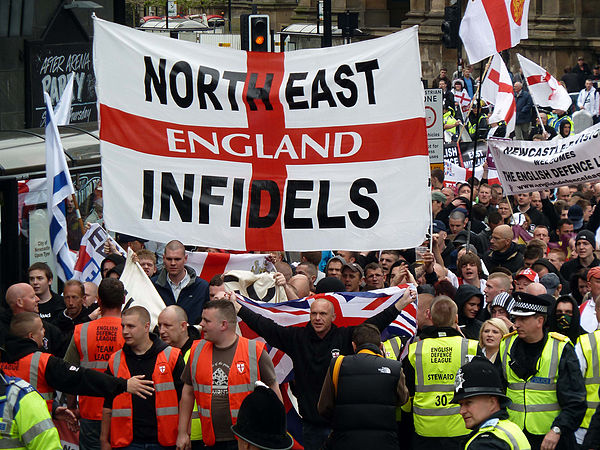 The National Front cooperated with the North West Infidels and South East Alliance, groups that splintered from the English Defence League (rally depi