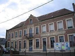 Rådhuset och skolan