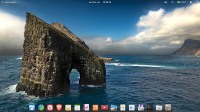 Captura de pantalla de Elementary OS 6.1 con algunas aplicaciones instaladas y las por defecto.