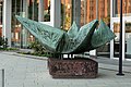 Deutsch: Skulptur Flügelstern von Karl Hartung vor dem Emporiohaus in Hamburg-Neustadt. This is a photograph of an architectural monument. It is on the list of cultural monuments of Hamburg, no. 11996.