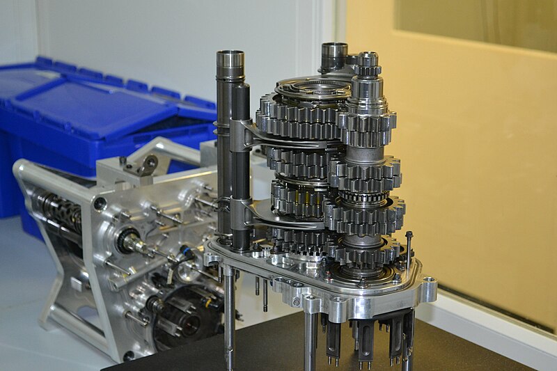 File:F1 gearbox components (7448373026).jpg