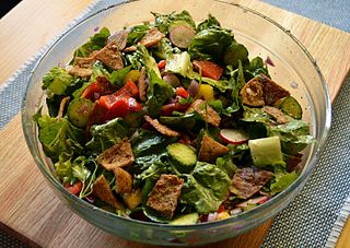 <span class="mw-page-title-main">Fattoush</span> Levantine salad with toasted flatbread