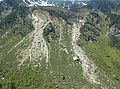 In alta montagna, dove la vegetazione (soprattutto di alto fusto) è poco sviluppata, l'erosione è rapida e intensa.