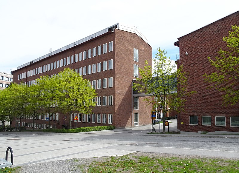 File:Folkhälsomyndigheten, Tomtebodavägen, maj 2019.jpg
