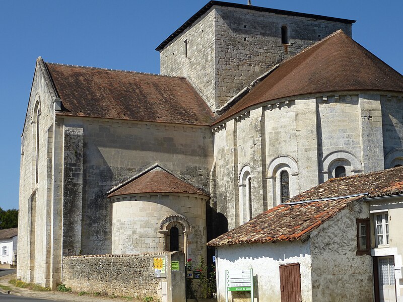 File:Fontaine-le-Comte église chevet.JPG