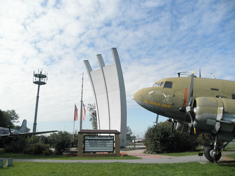 File:Frankfurt aerponta monumento 2.jpg