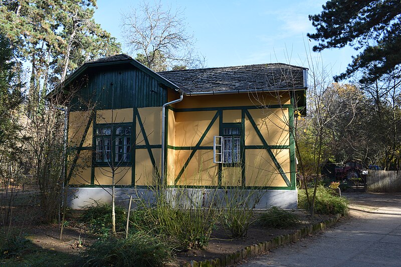 File:Gödöllői arborétum 01.jpg