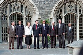Takeshita và các nhà lãnh đạo G8 tại Hội nghị G8 lần thứ 14 tại Đại học Toronto, Canada ngày 6 tháng 6 năm 1988.