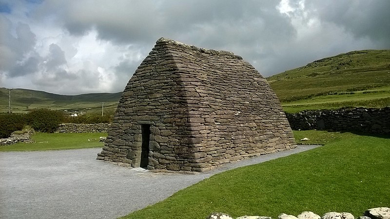 File:Gallarus Oratory-Aug2015.jpg