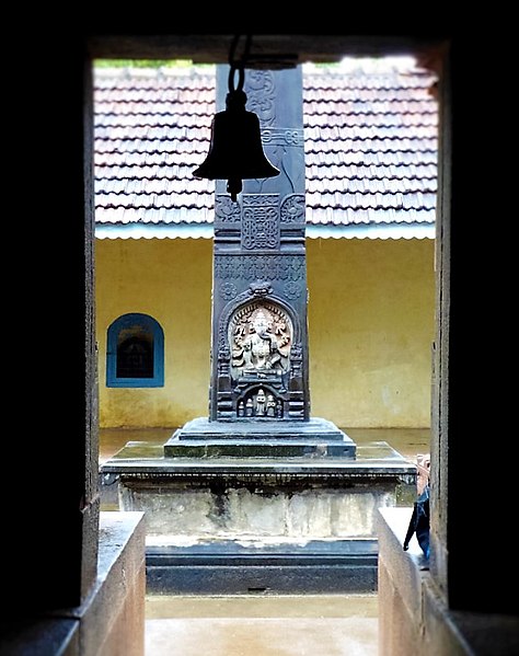 File:Ganapathi & Keladi Chennamma Statue - 2.jpg