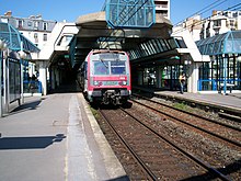 Une Z 8800 quittant la gare et se dirigeant vers Boulainvilliers.