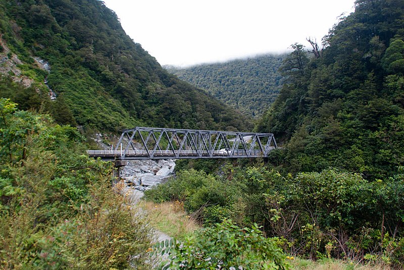 File:Gates of Haast bridge 02.jpg