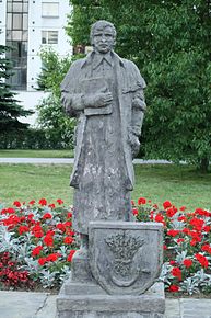 Giraltovce socha Adama Hlovika.jpg