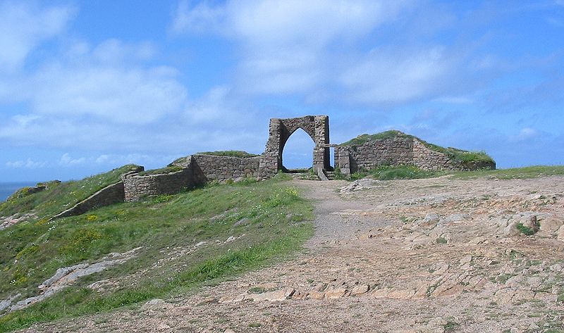 File:Grosnez castle Jersey ruins.jpg