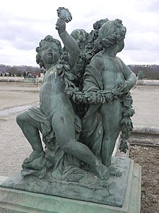 Groupe d'enfants en bronze commencé par Laviron et achevé par Le Gros (1685), parterre d'Eau du jardin de Versailles.