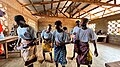 File:Groupe d'enfants exécutant une danse traditionnelle au Bénin 20.jpg