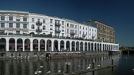 Full shopping tour starts at central station, down to town hall, then Poststraße towards Gänsemarkt square and back on Jungfernstieg at the Alter lake side.
