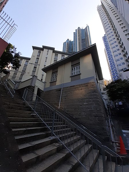 File:HK SW 上環 Sheung Wan 磅巷 Pound Lane Government Quarter 律打街 Rutter Street October 2020 SS2.jpg