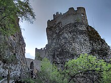 Die Haderburg bei Salurn markiert die Sprachgrenze zwischen den Landesteilen