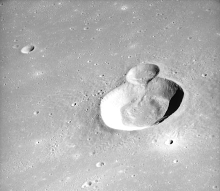 Obilique Apollo 15 panoramic camera image Heis crater AS15-P-10286.jpg