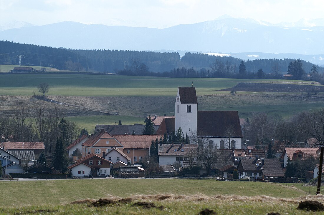 File:Hohenfurch - Kinsauer Str - Hohenfurch Kirche v N.JPG