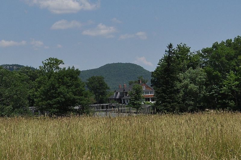 File:HoldernessNH WebsterEstate.jpg