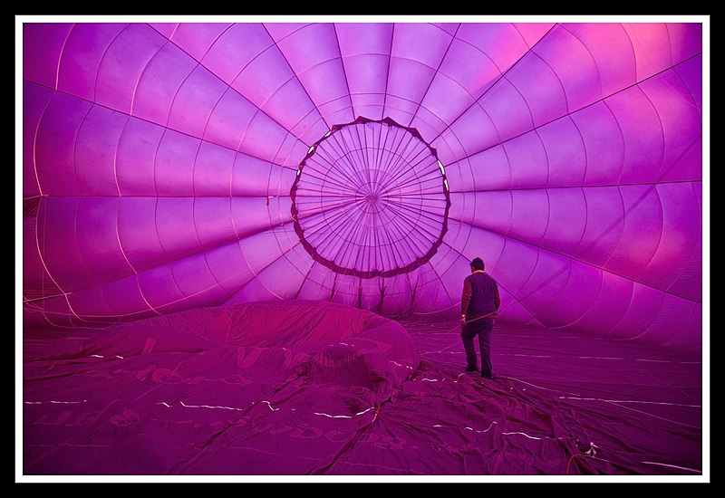 File:Hot Air Balloon being infated-2 (5659219727).jpg