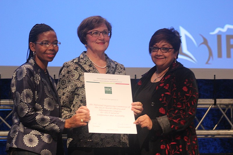 File:IFLA scroll of appreciation for Ujala Satgoor and Segametsi Molawa.jpg