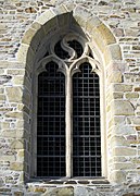 Gotická bifora.  Bifora je dvojité okno rozdělené malým sloupkem.