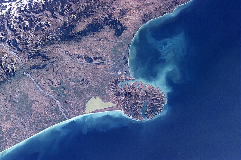 File:ISS002-E-5053 - View of the South Island of New Zealand.jpg