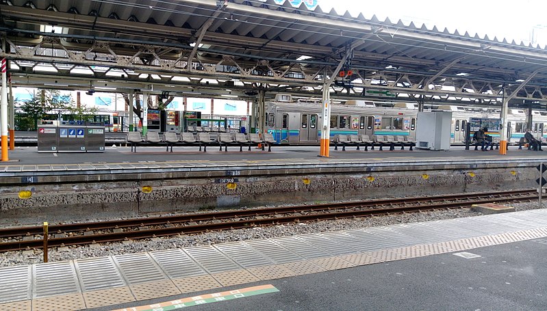 File:In the Atami Station.jpg