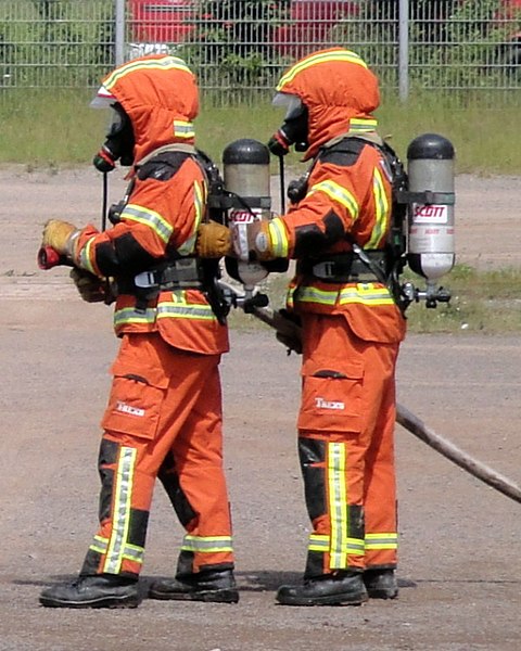 File:Interschutz 2010 Brandbekämpfung (1).jpg