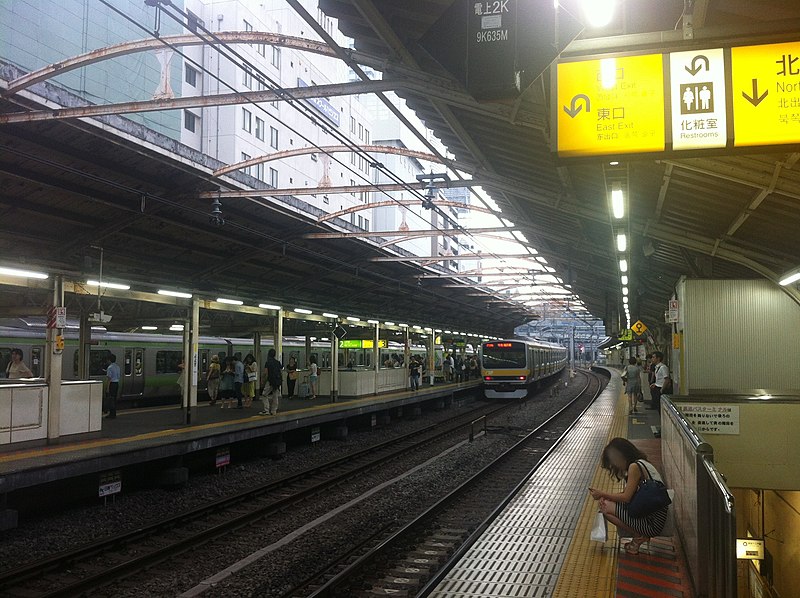 File:JR Yoyogi Station platforms - sobu line train - July 2014.jpg