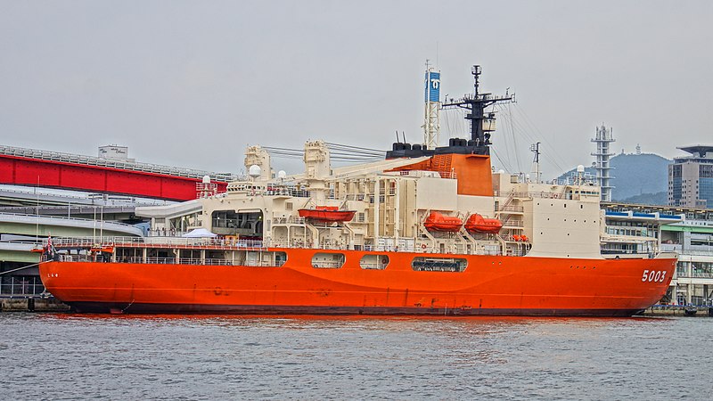 File:JS Shirase(AGB-5003) right rear view at Kobe Port Terminal September 23, 2017 03.jpg