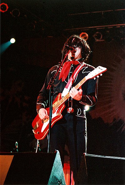 Jack—live in 2005—playing the JB Hutto Montgomery Airline, which became his signature guitar with The White Stripes.
