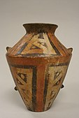 Vas decorat cu modele geometrice; secolele 9-14; ceramică pictată; înălțime: 23,8 cm; Muzeul Metropolitan de Artă