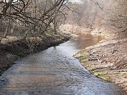 Нижнее течение реки Еся около устья в городе Каунас весной 2021 года