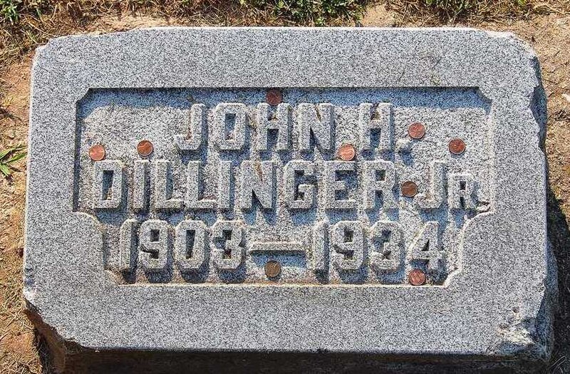 File:John Dillinger grave.jpg