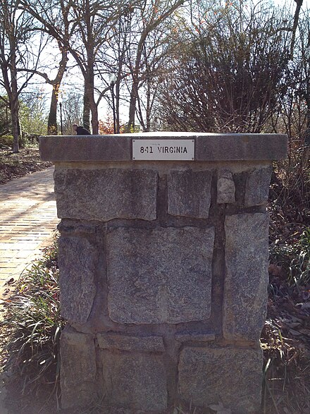 Column commemorating one of the houses razed to make way for the freeway John Howell Park 3.JPG