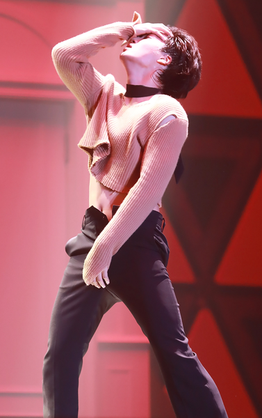 File:Kai during The EℓyXiOn in Macau 04.png