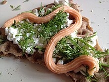 Smorgaskaviar tops a cottage cheese sandwich Kallesmedkeso.JPG